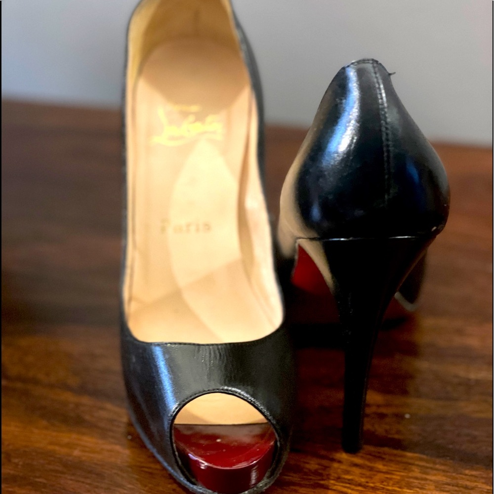 Peep toe Christian Loubitan. They have the reinforced red pads on the bottom